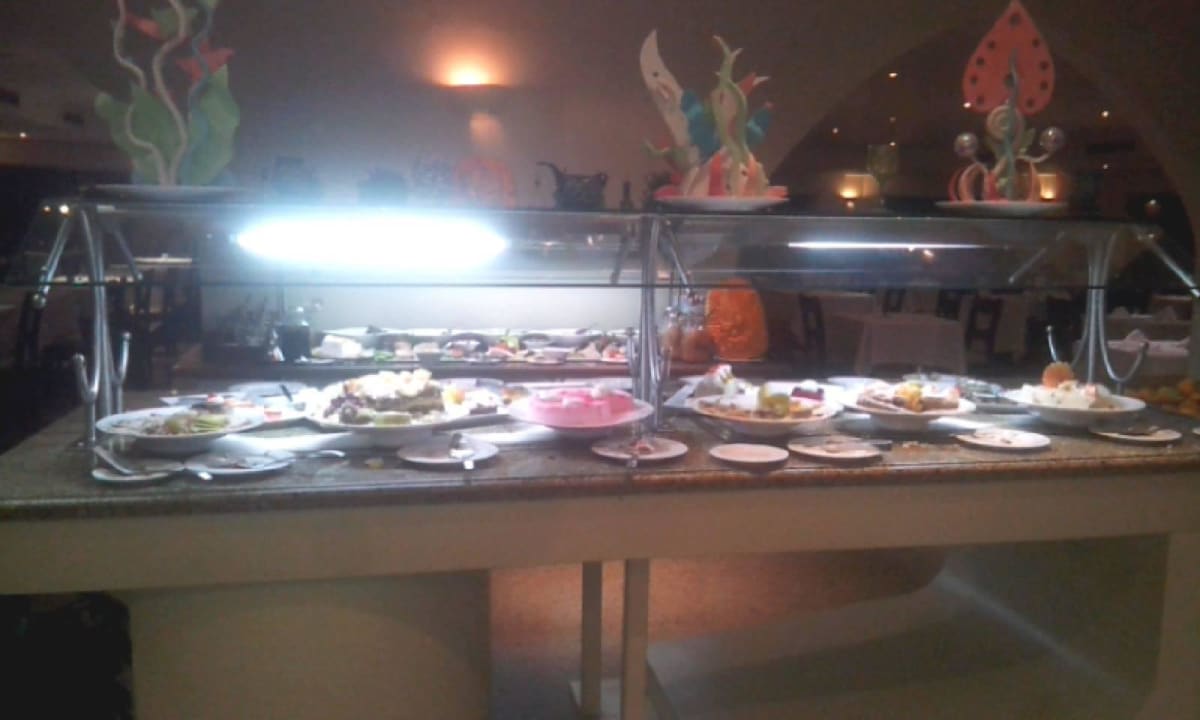 Restaurant Three Corners Equinox Beach Resort