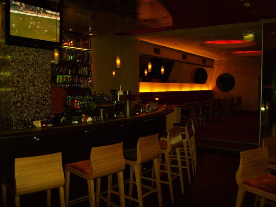 Bar mit Restaurantteil Cityhotel Monopol