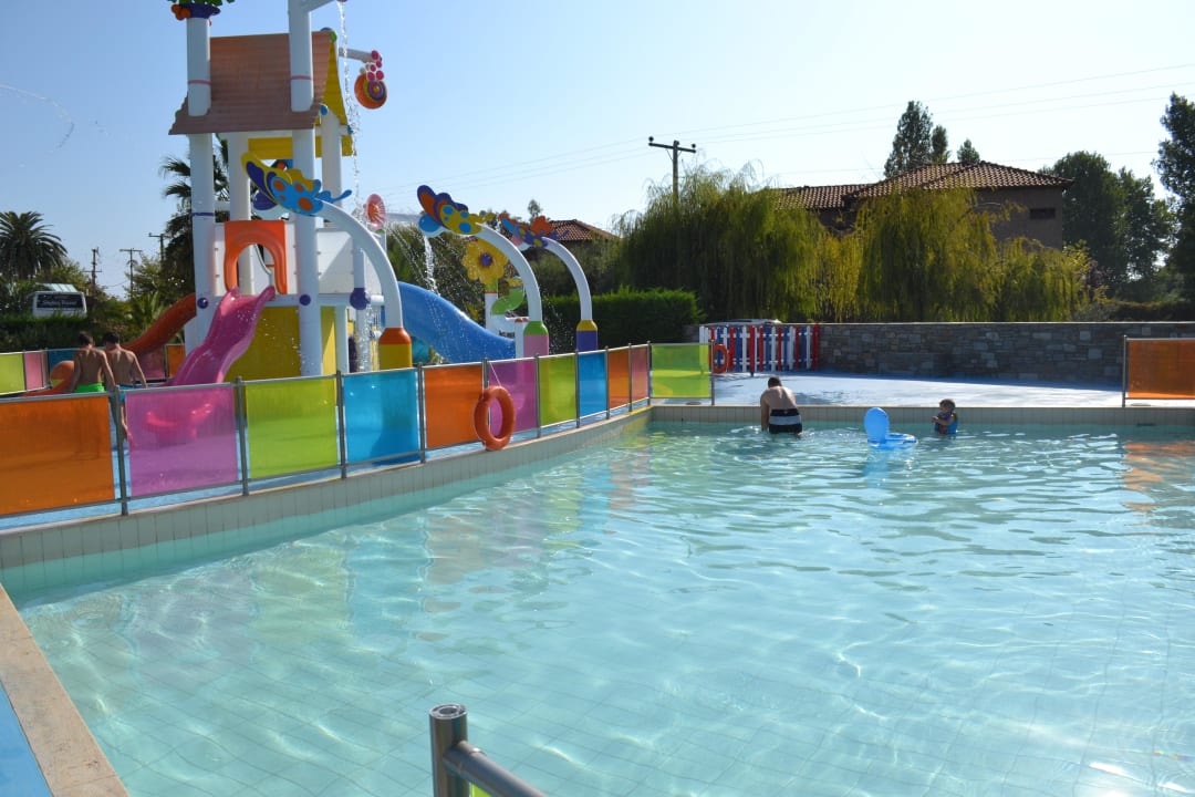 Kinderpool Cronwell Platamon Resort