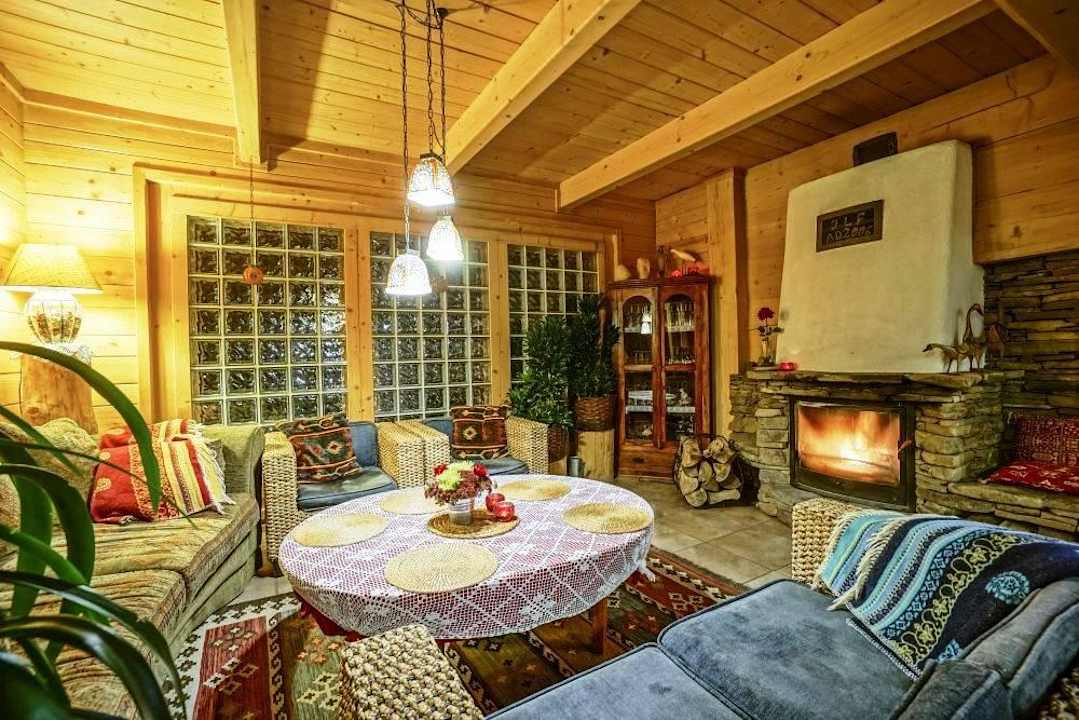 B udynek Główny Sala z kominkiem Ferienhaus Tajgolka