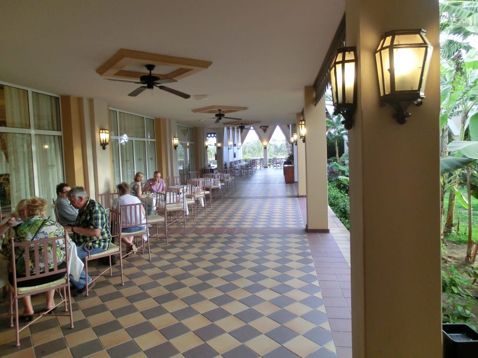 Außenbereich Hauptrestaurant Hotel Riu Cabo Verde