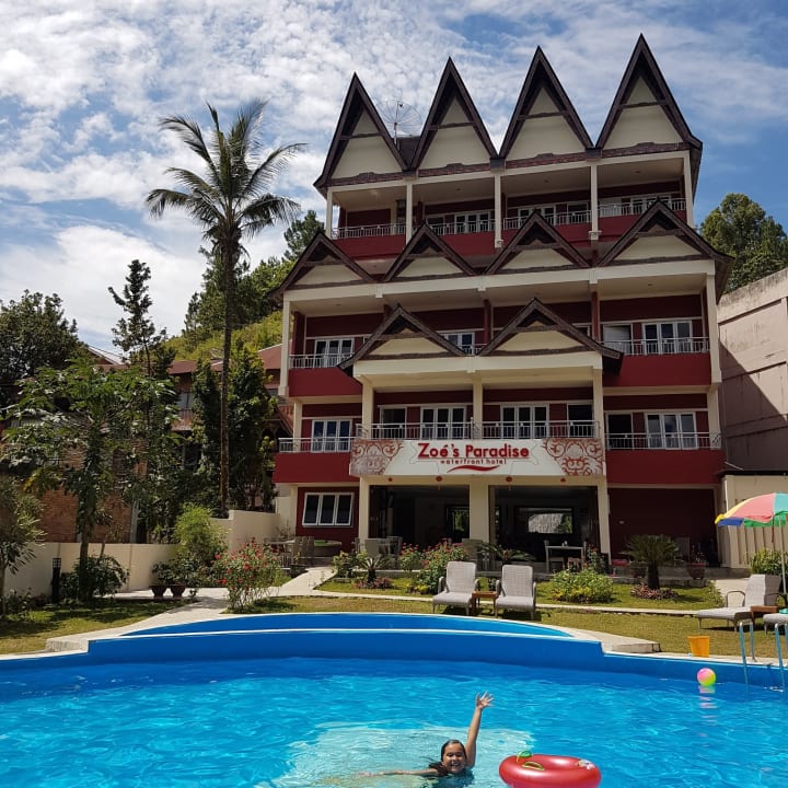 Pool Zoé’s Paradise Waterfront Hotel