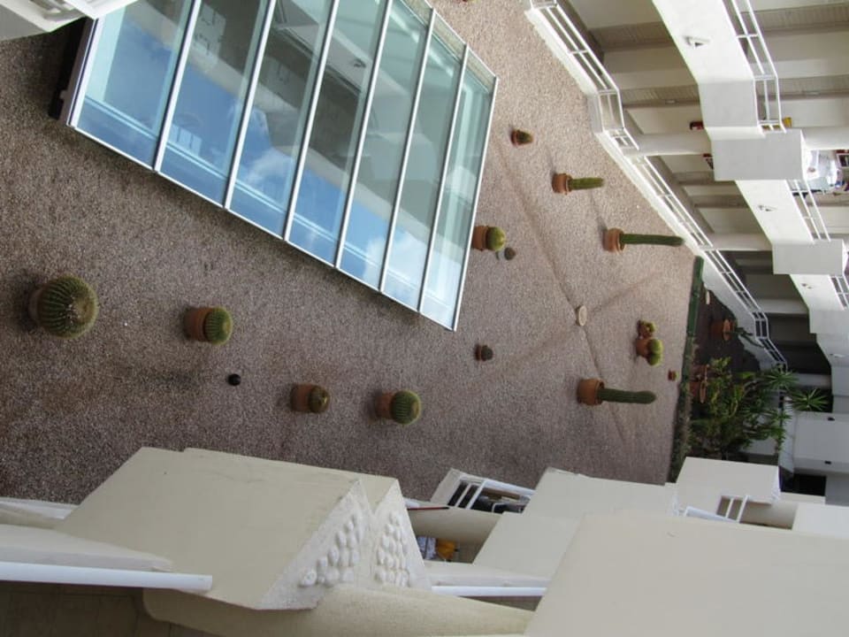 Innenhof des rechten Trakt/Hotel Iberostar Waves Playa de Muro