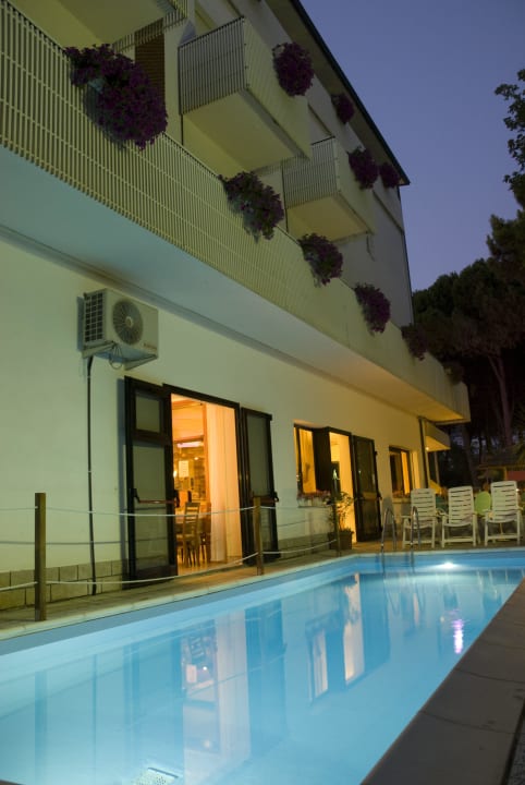 Hotel San Domenico Pinarella Vacanze Urlaub Holiday Hotel San Domenico