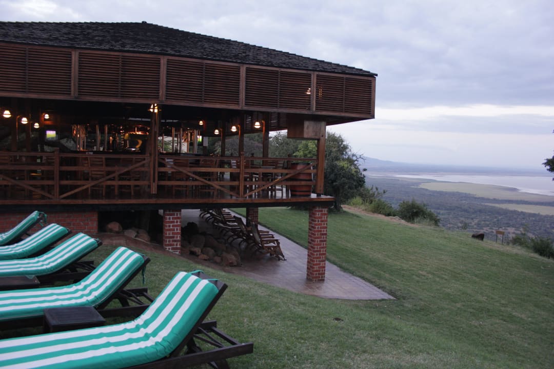 Bar mit Ausblick Manyara Wildlife Safari Camp