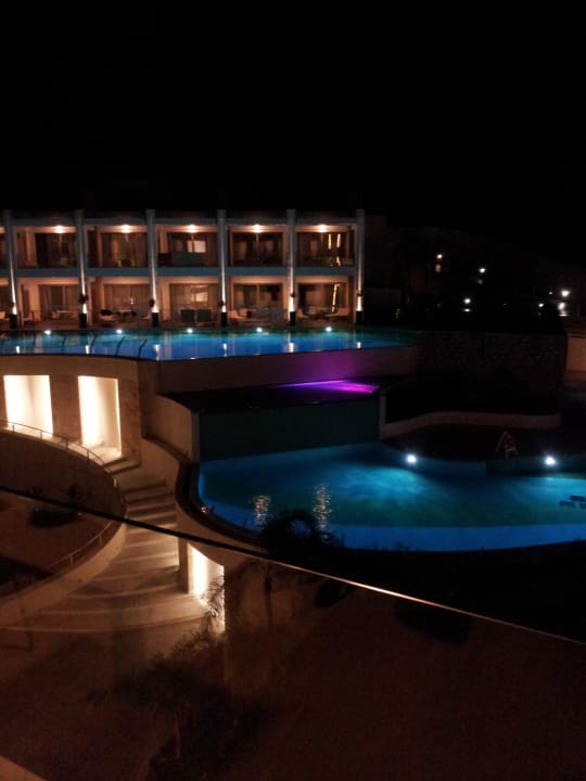 Nocny widok z pokoju - strona lewa (baseny) Princess Andriana Resort & Spa