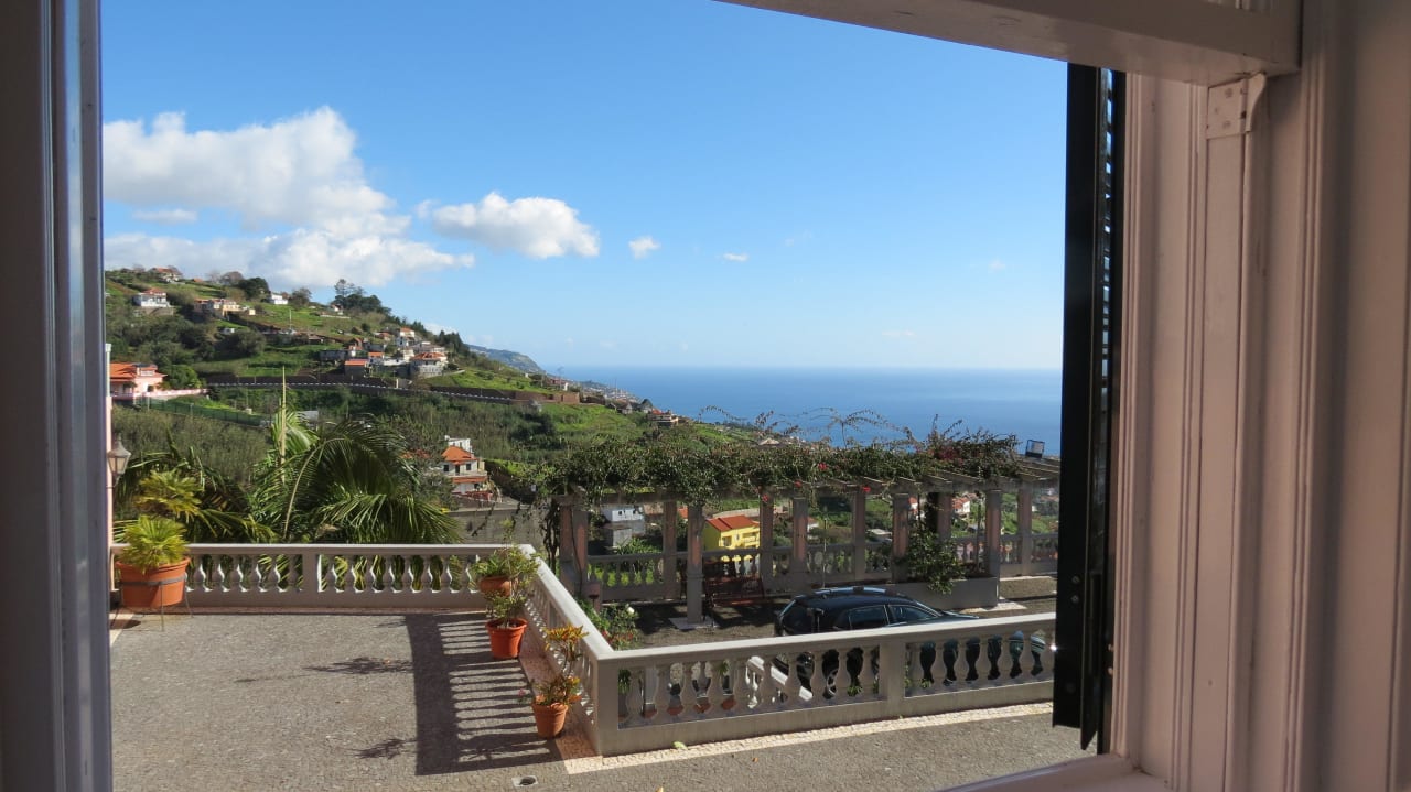 Blick aus einem der drei Fenster unseres Zimmers Hotel Quinta do Alto Sao Joao