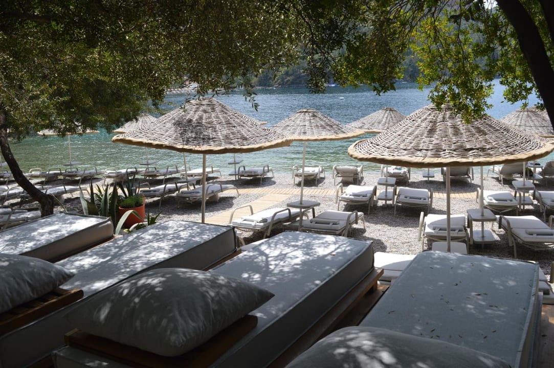 Strand Hillside Beach Club