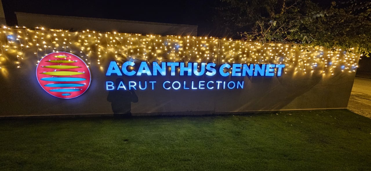 Sonstiges Acanthus Cennet Barut Collection