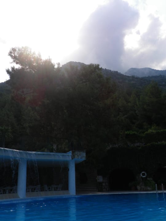 Nochmal der Blick auf die Berge Montana Pine Resort