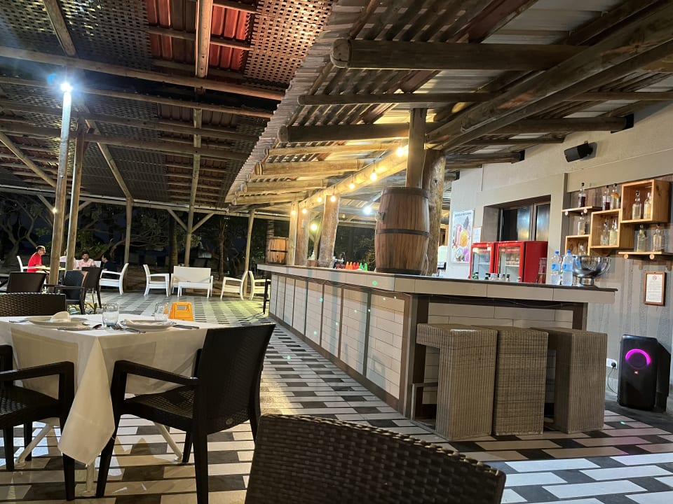 Gastro Crystals Beach Resort Belle Mare, a member of Radisson Individuals