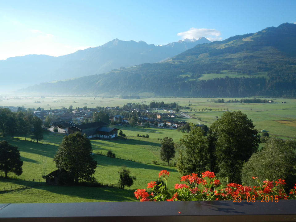 Ausblick Küche und Balkon Appartement Fiffinjo