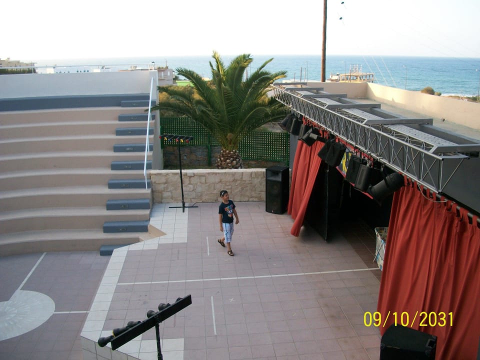 Aninmations Amphitheater Grand Hotel Holiday Resort