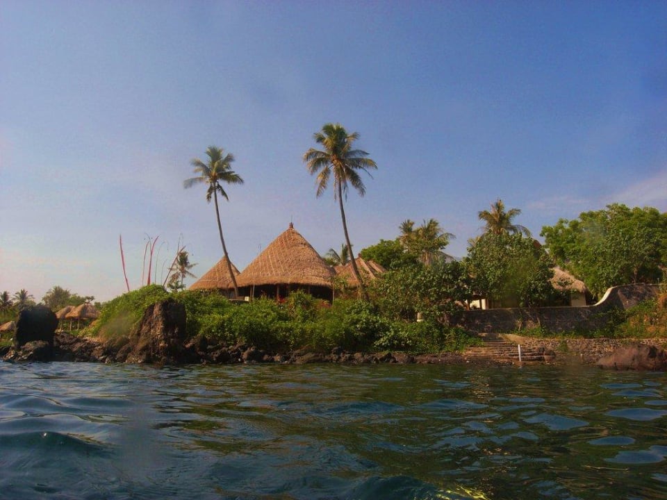 Blick vom Wasser aus Alam Batu Beach Bungalow Resort