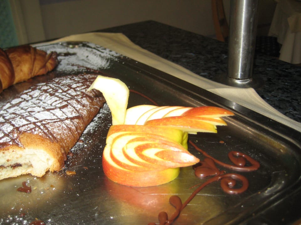 Schwan aus Apfel  Hotel El Mouradi Djerba Menzel