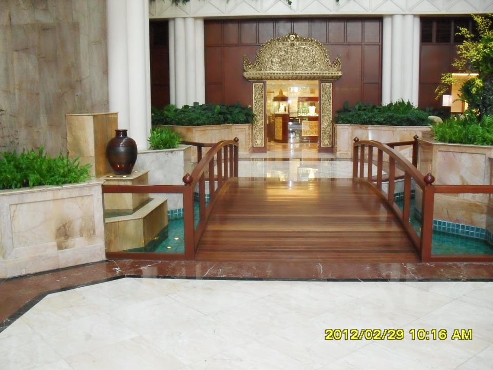 Brücke Richtung Shopping Arcade Shangri-La Hotel, Bangkok