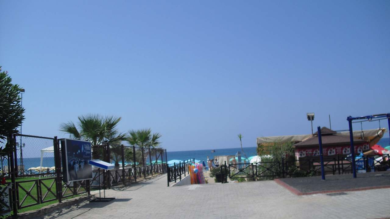Weg zum Strand Hotel Aslan City Kleopatra