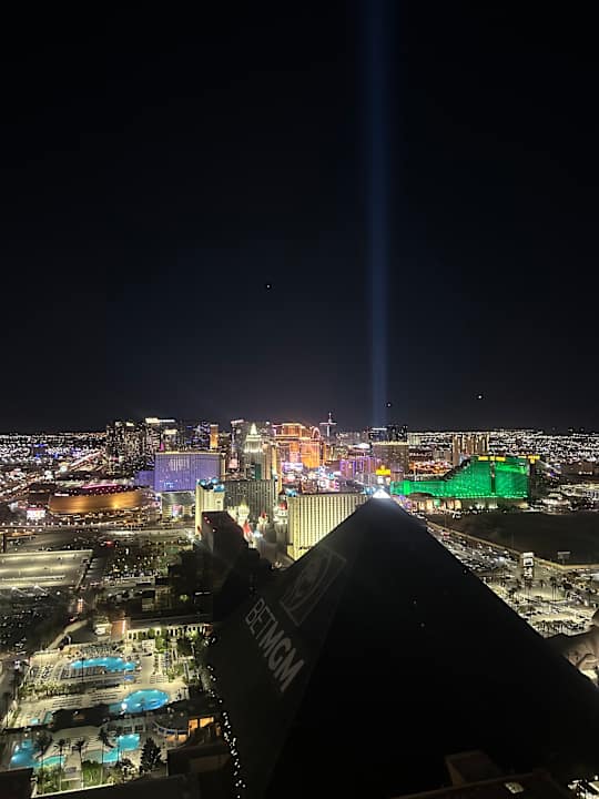 Ausblick Mandalay Bay Resort & Casino by Suiteness