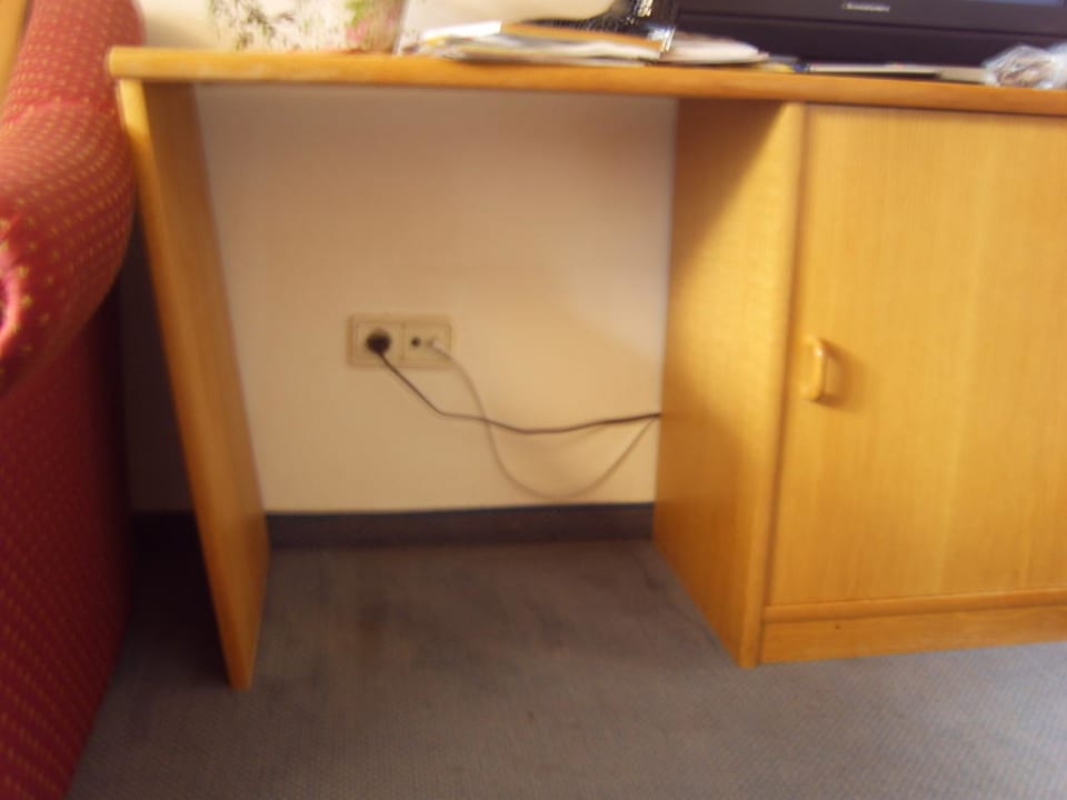 Der Schreibtisch mit Fernseher Hotel Kohlerhof