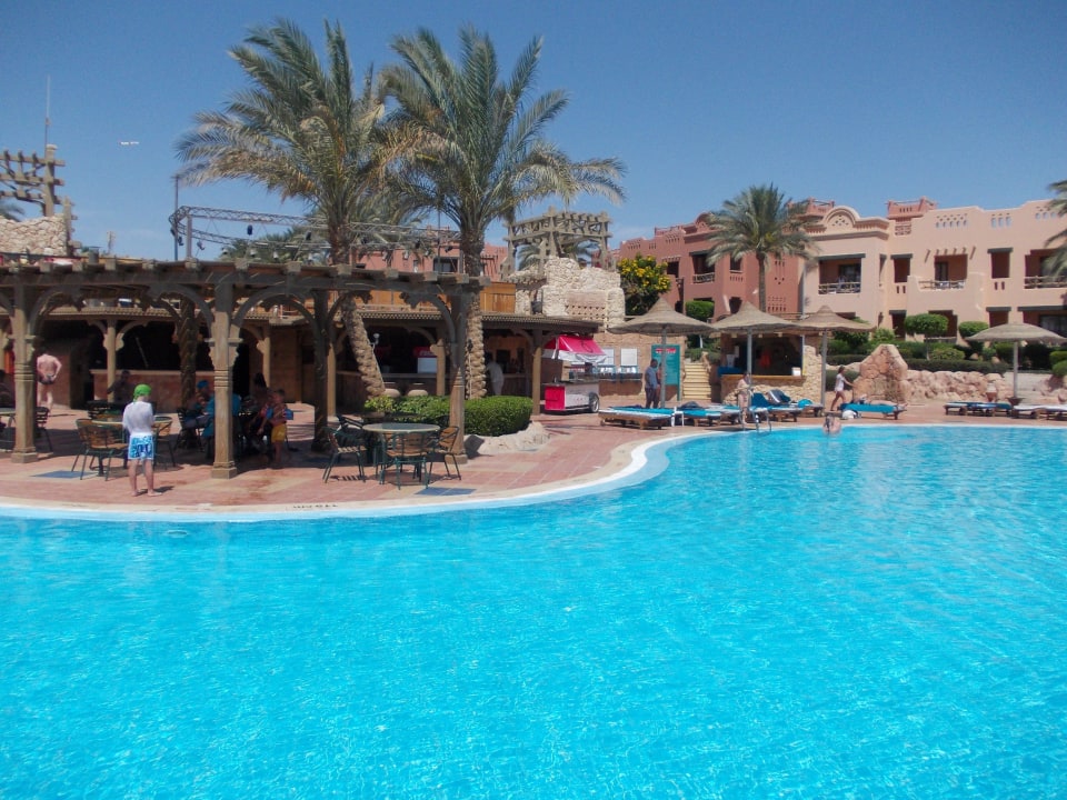 Pool und Poolbar Charmillion Sea Life Resort