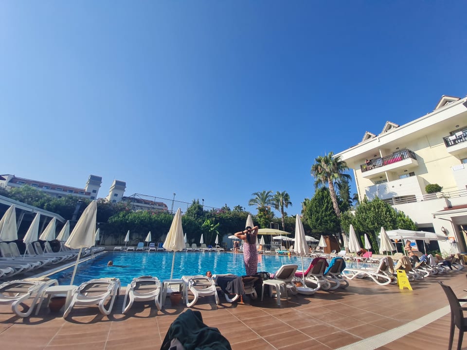 Pool Side Aquamarin Resort & Spa