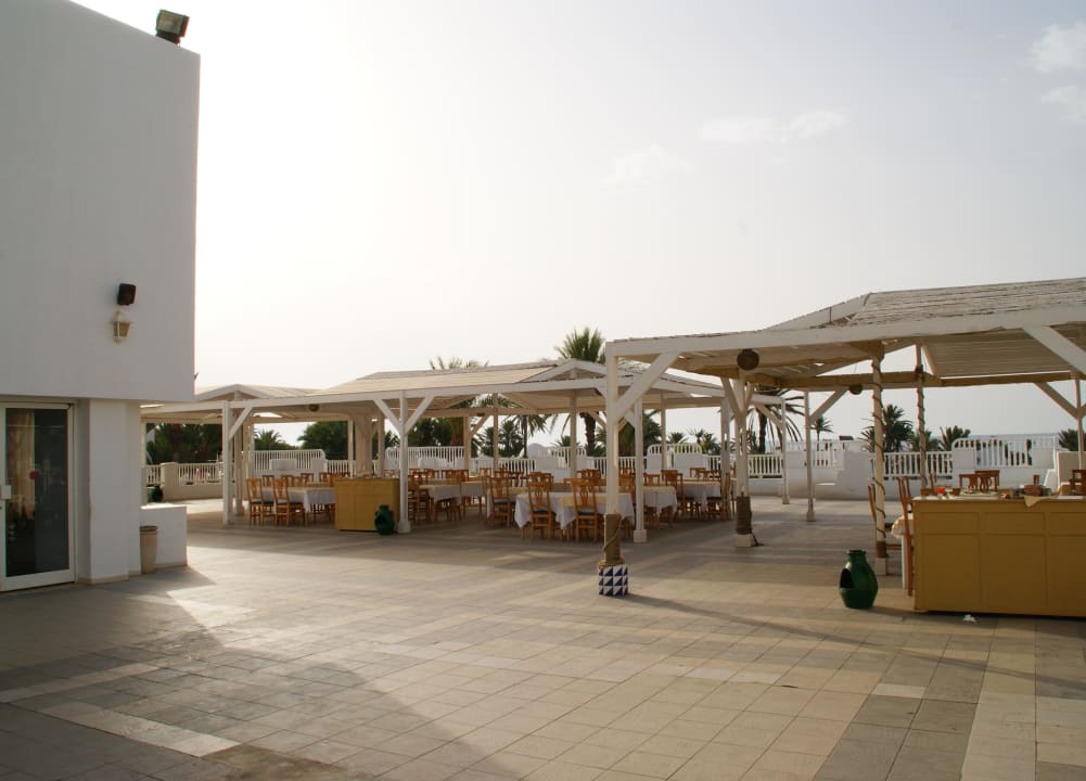 Aussenterrasse vom Speisesaal Hotel El Mouradi Djerba Menzel
