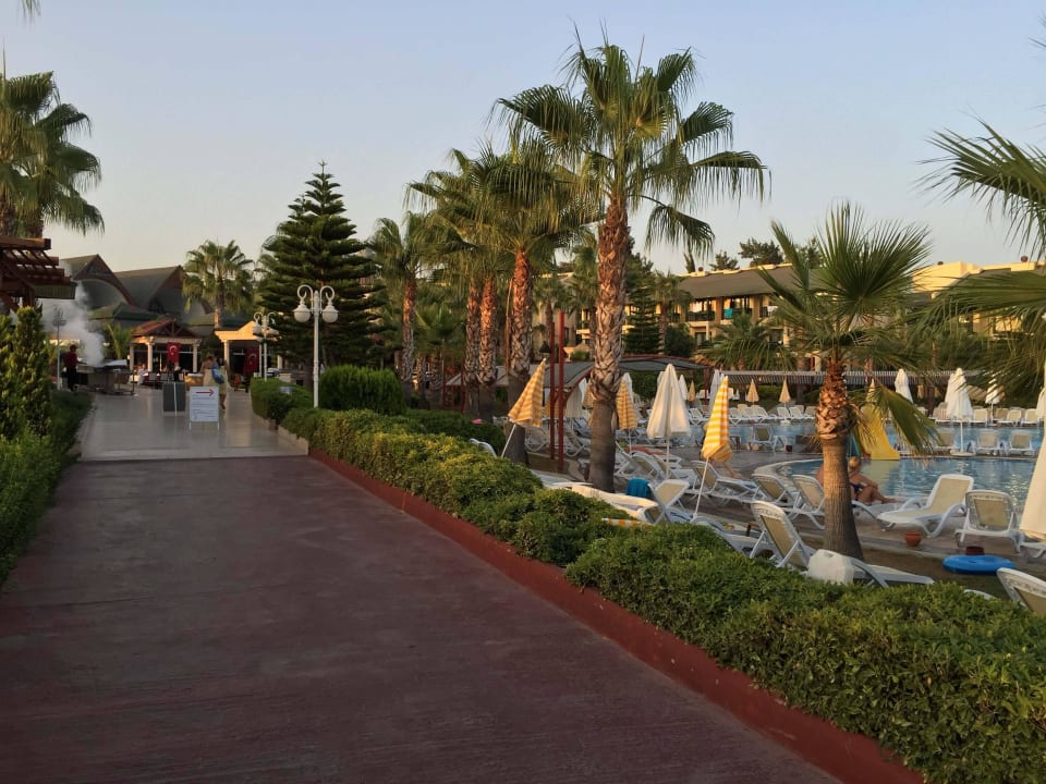 Weg neben Pool Oz Hotels Incekum Beach