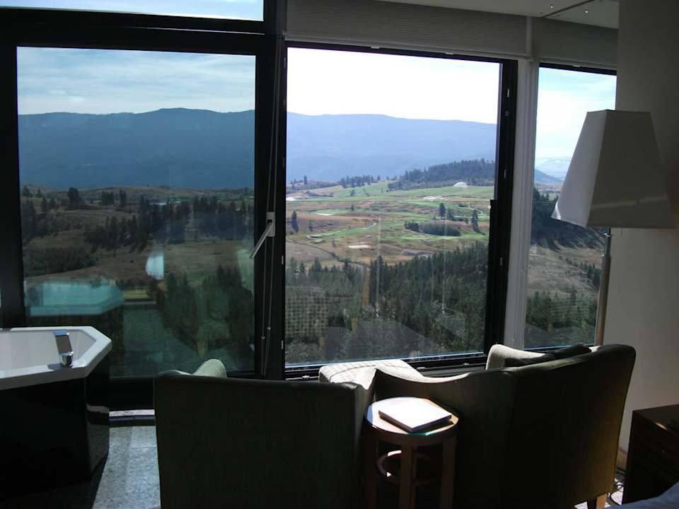 Badewanne und Sitzecke Hotel Sparkling Hill Wellness