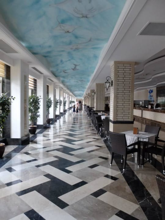 Weg zum Restaurant Crystal Waterworld Aqua Collection