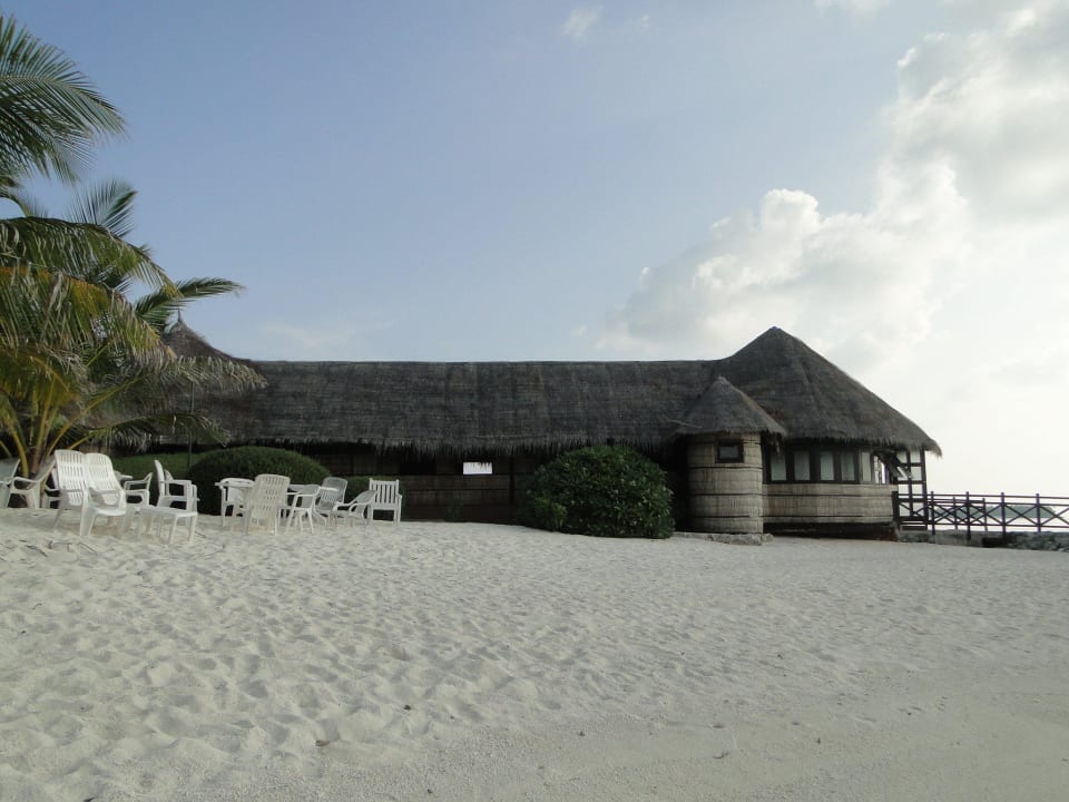 Spa-Bereich mit der vorrübergehenden Sunset-Bar Summer Island Maldives
