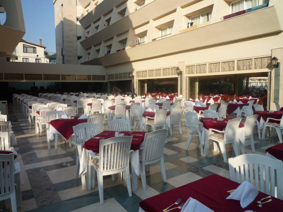 Vor dem Essen Nerton Hotel - Erwachsenenhotel ab 16 Jahren