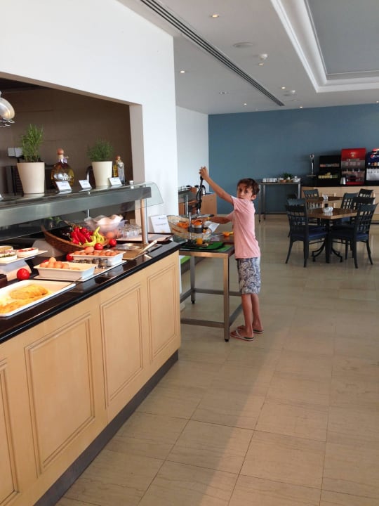 Frischgepresster O-Saft zum Frühstück AluaSoul Zakynthos - Adults only