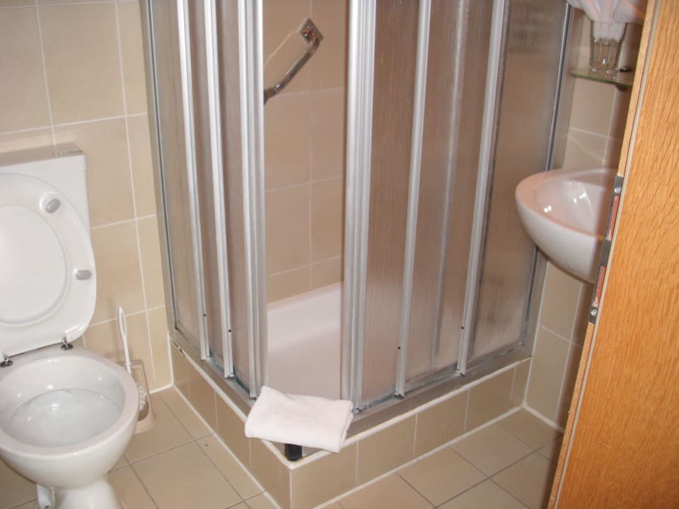Bad Zimmer 22 Landhotel & Weingasthof Schwarzer Adler