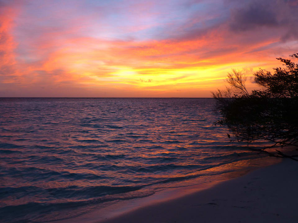 Sonnenuntergang Embudu Village
