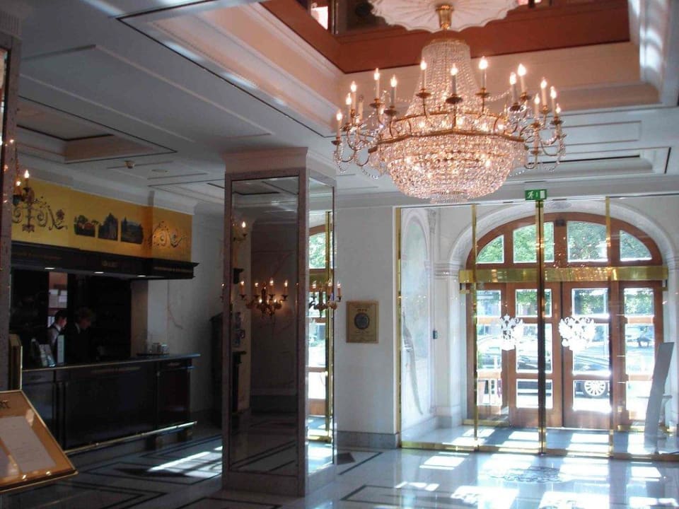 Rezeption und Eingang Best Western Premier Grand Hotel Russischer Hof
