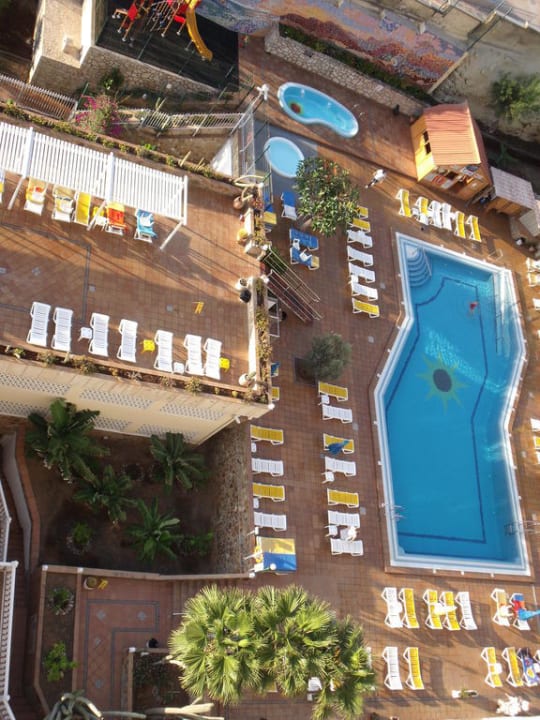 Sonnenterrasse und Poolanlage Hotel Europalace