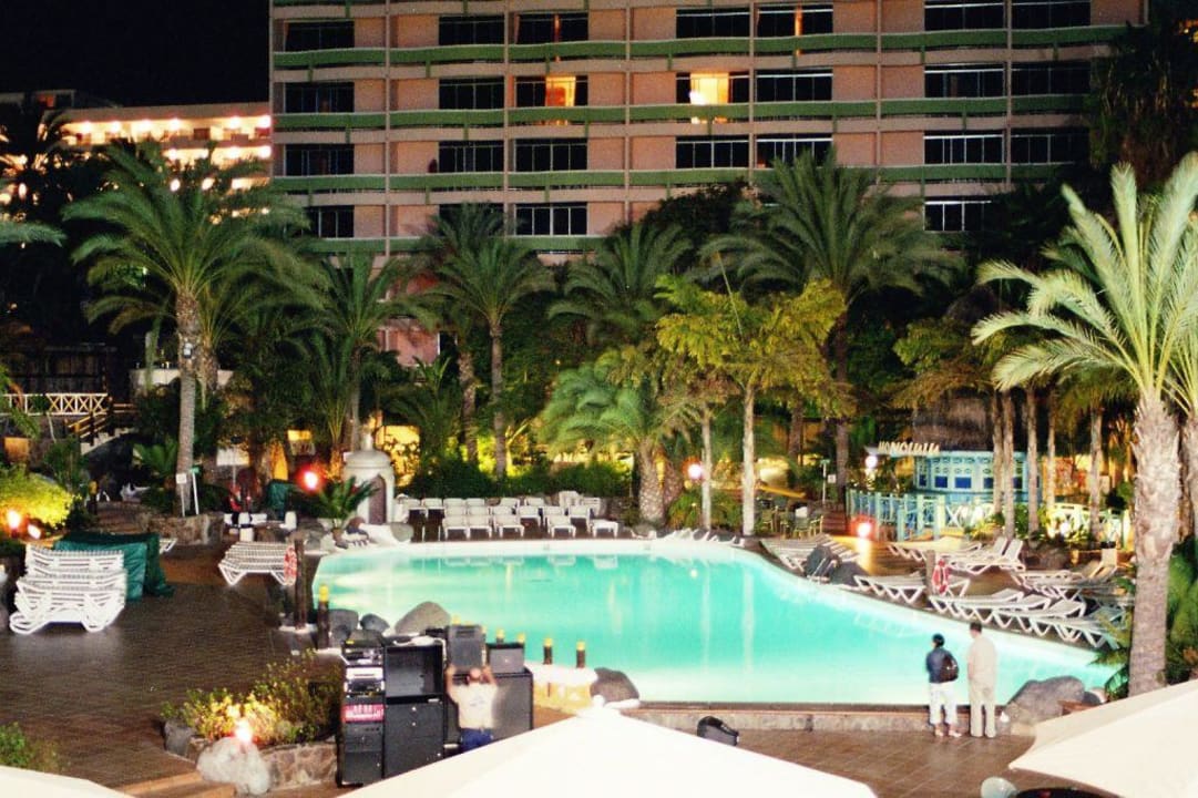 Animationspool bei Nacht Abora Buenaventura by Lopesan Hotels