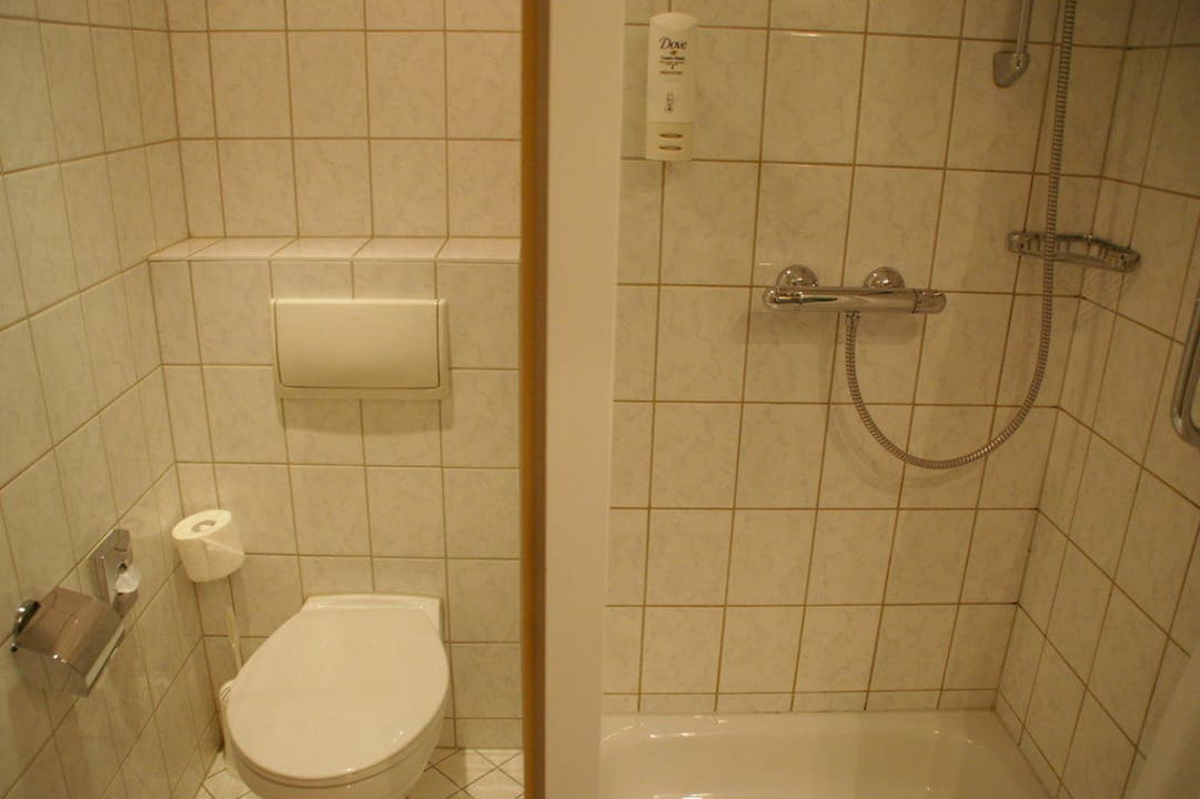 WC und Dusche Holiday Inn Express Berlin City Center