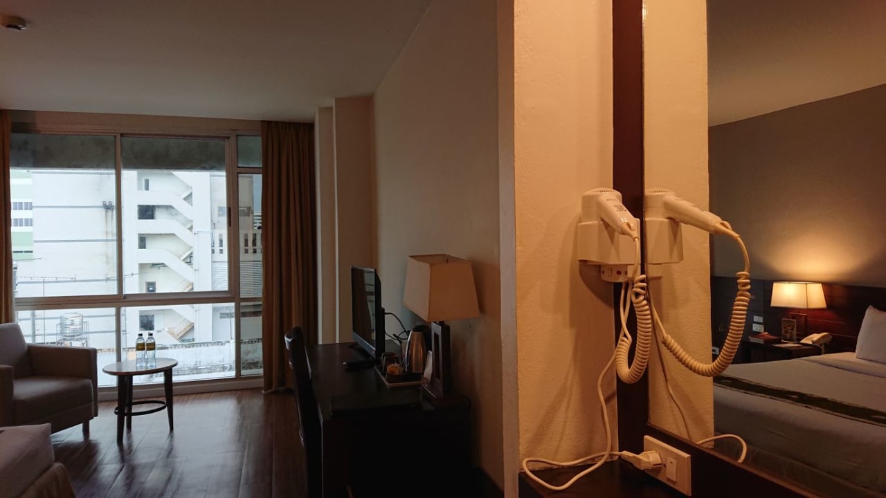 Zimmer Golden Crown Plaza Hotel