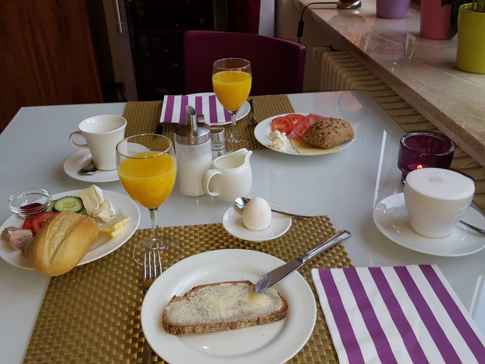 Umfangreiches Frühstück Hotel Villa Vinum Cochem