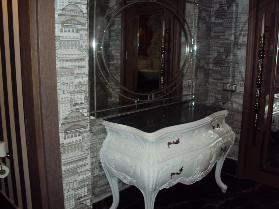 Toilette in der Lobby Hotel Delphin Imperial