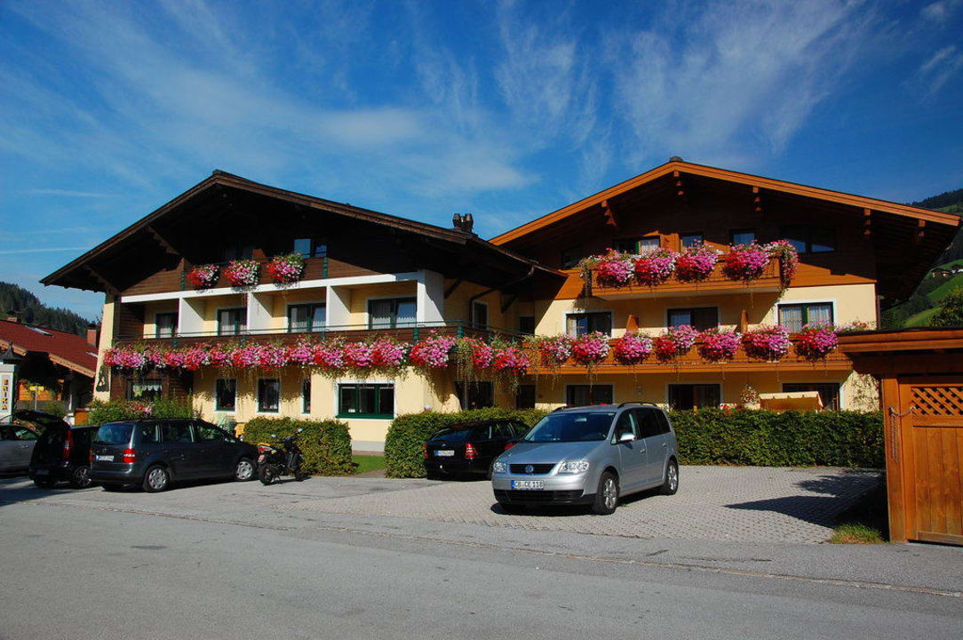 Aussenansicht vorne Familien- & Wanderhotel Erika