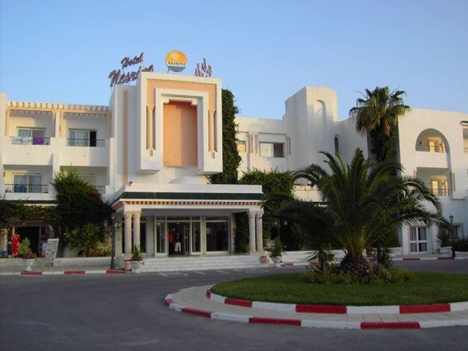 Hoteleingang Hotel Nesrine