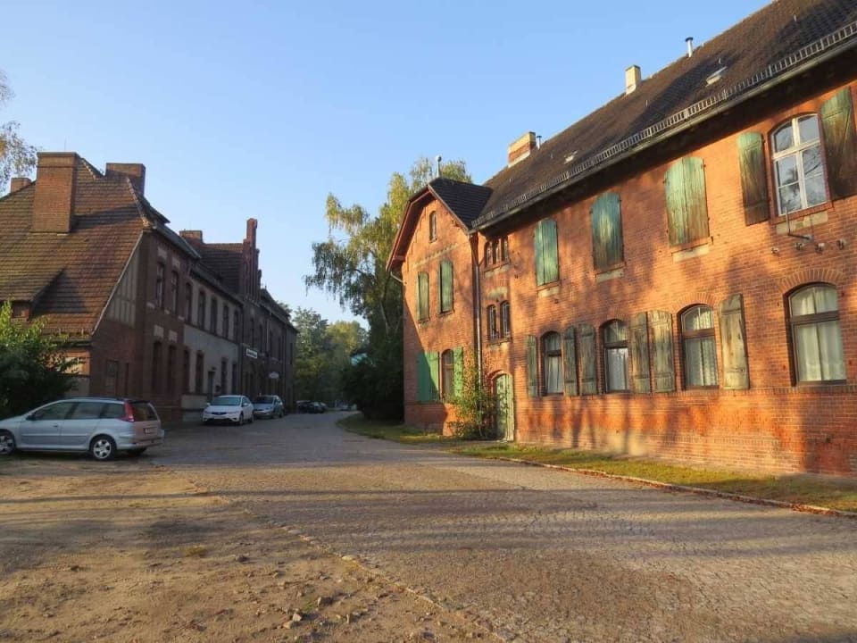 Bahnhofsgebäude und Restaurant Hotel Bahnhof Rehagen