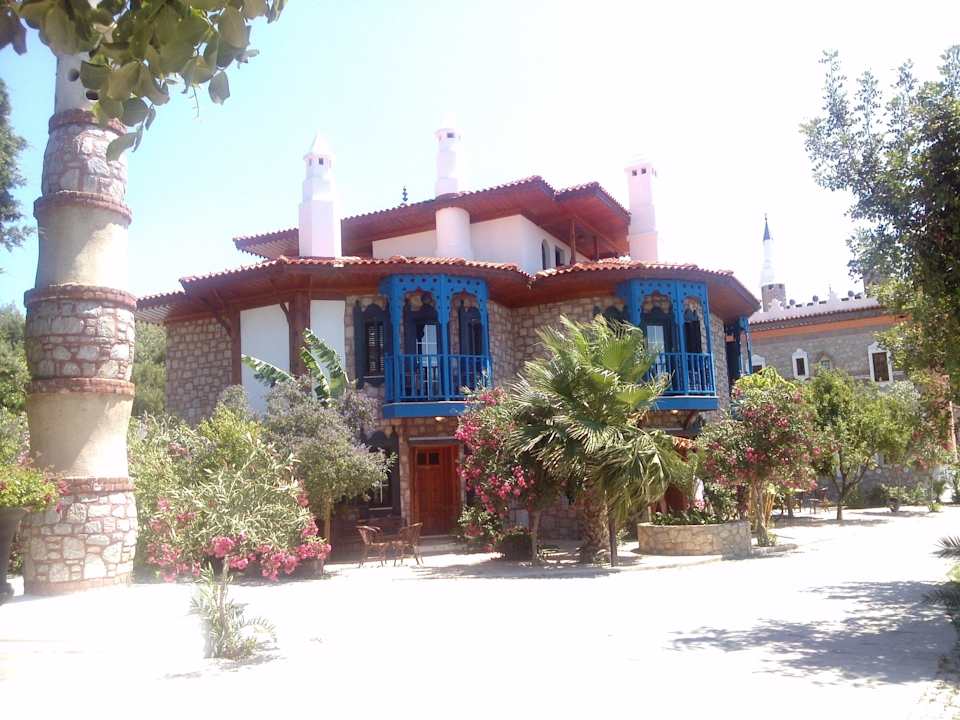 Ein Hotelgebäude Perili Bay Resort