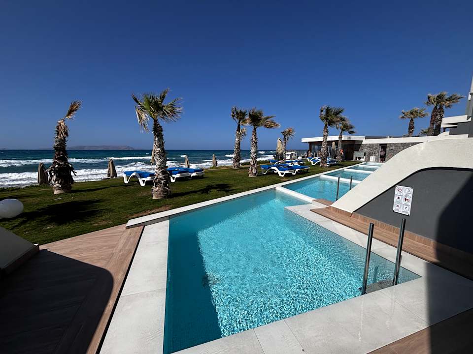 Pool Arina Beach Resort