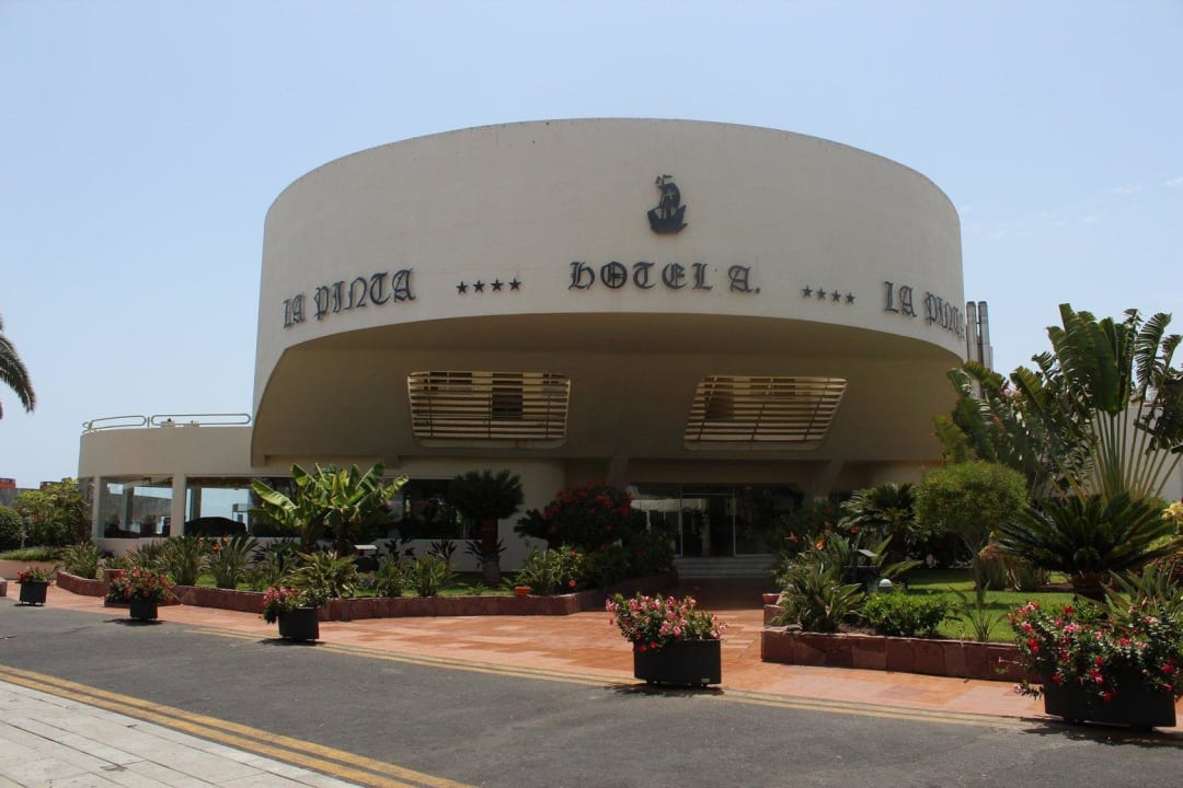 Hoteleingang HOVIMA La Pinta Beachfront Family Hotel