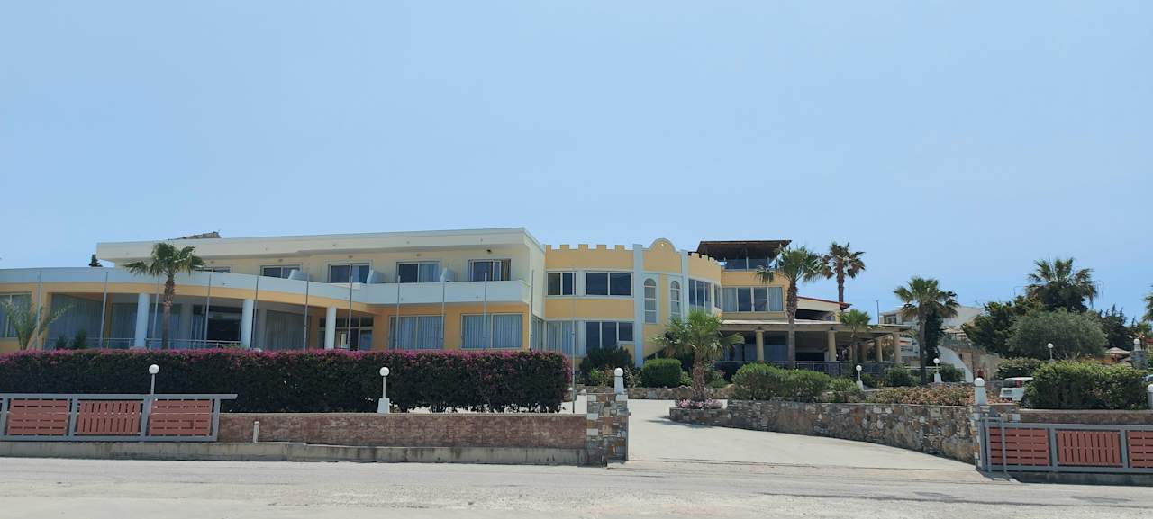 Außenansicht Hotel Kouros Palace