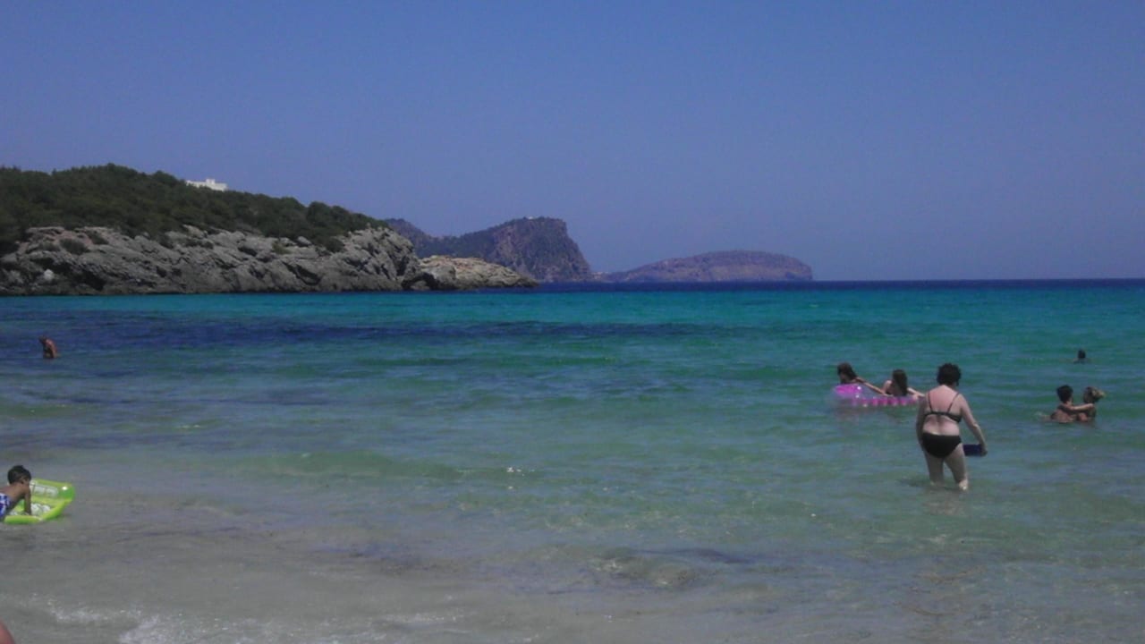 Strand rechts vom Hotel Moon Dreams Coral Beach