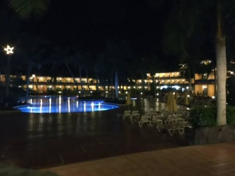 Nächtlicher Pool Club Hotel Drago Park